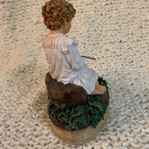 Peace Girl Fishing figurine, 2002. Vintage. - Picture 4 of 5